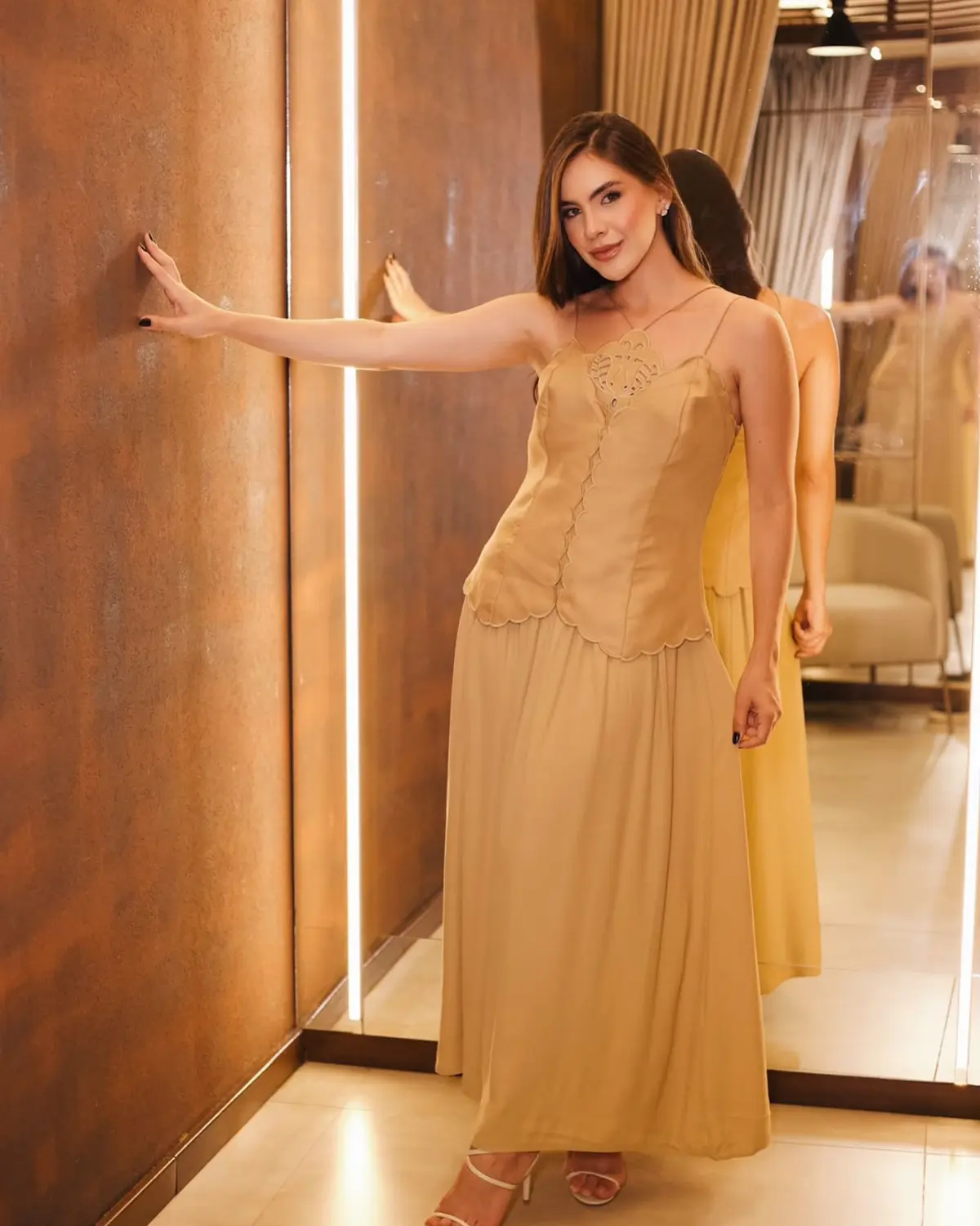 Vestido Longo Com Recorte Escalopado Open