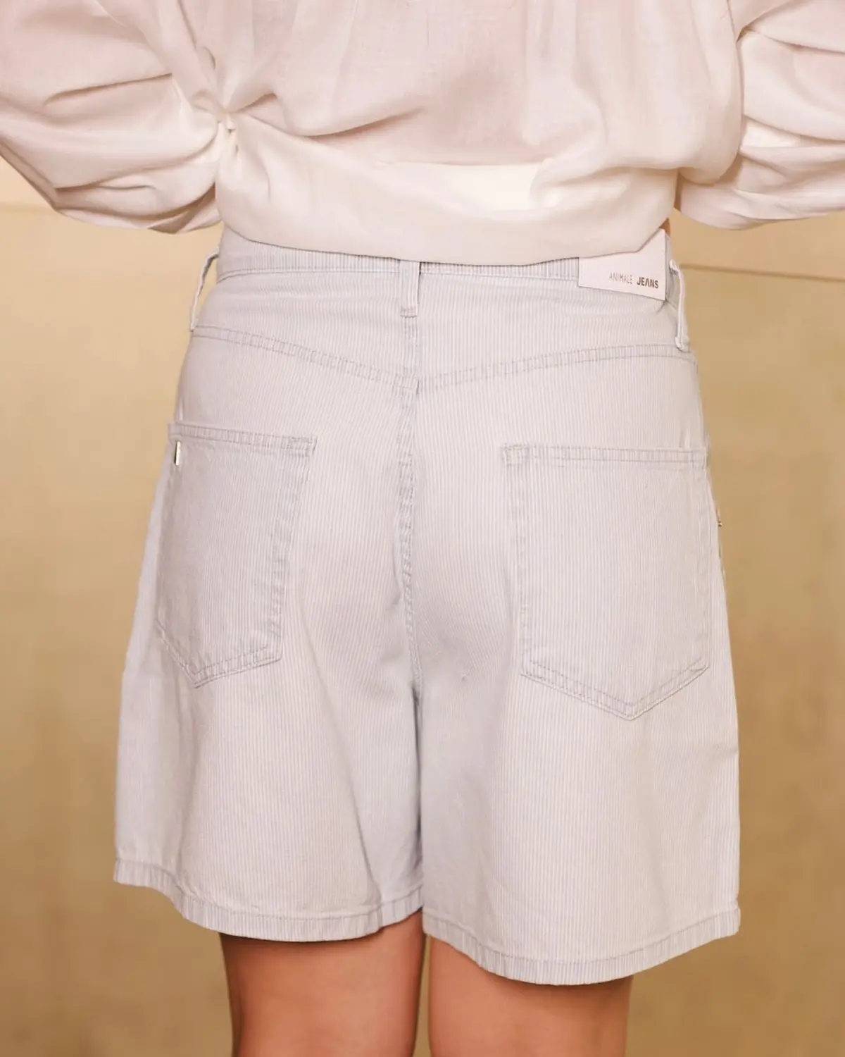 Bermuda Jeans Animale Listrado Com Prega
